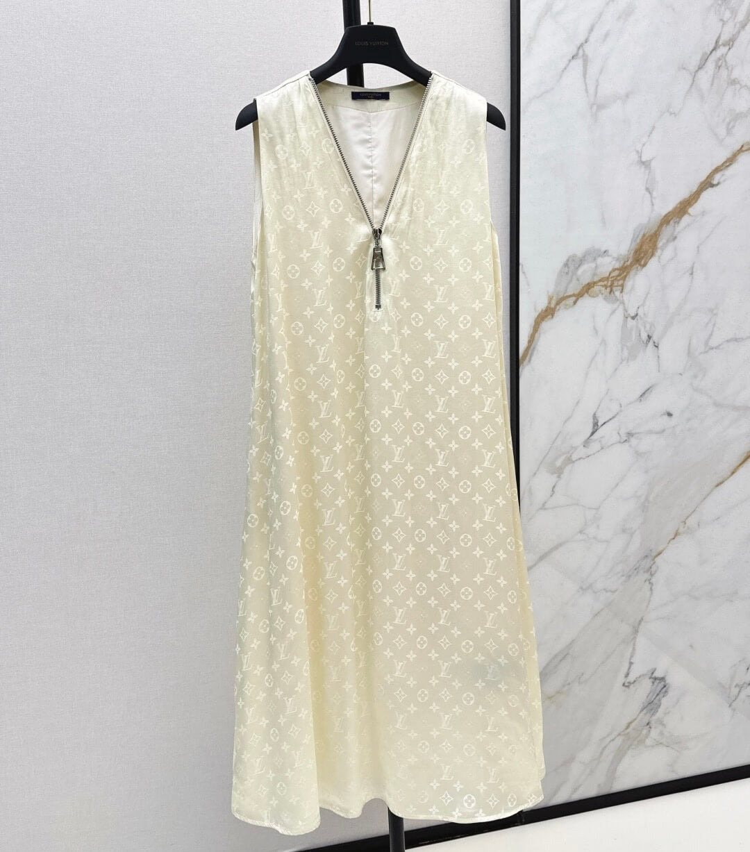 Retro-Chic V-Neck Zip Sleeveless Dress