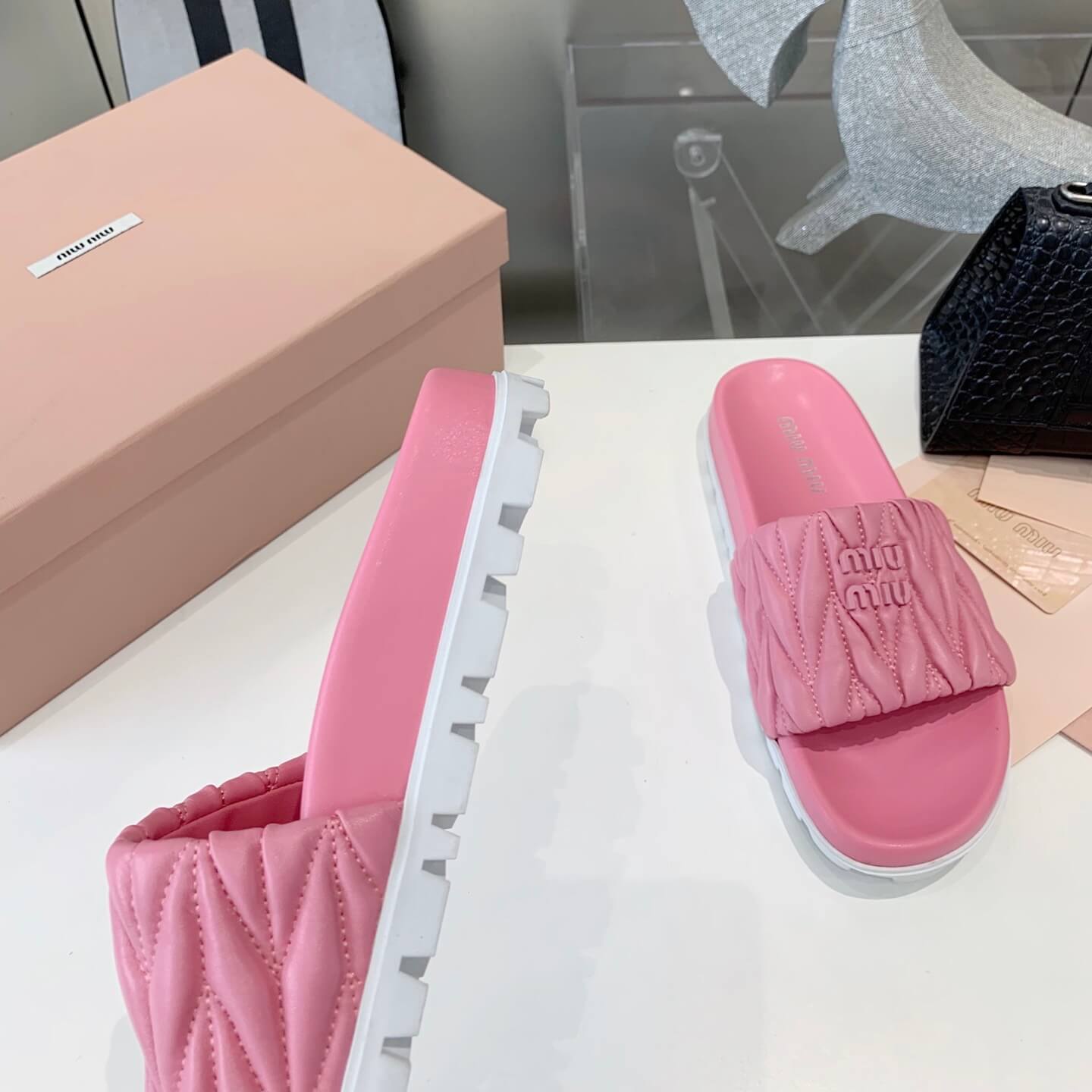 Fashionable Crinkled Lambskin Sandals
