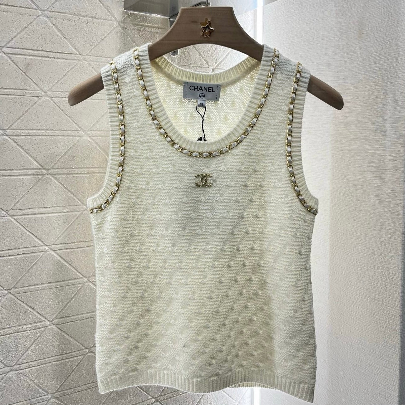 Ribbed Knit Sleeveless Top with Vintage Chain Edging