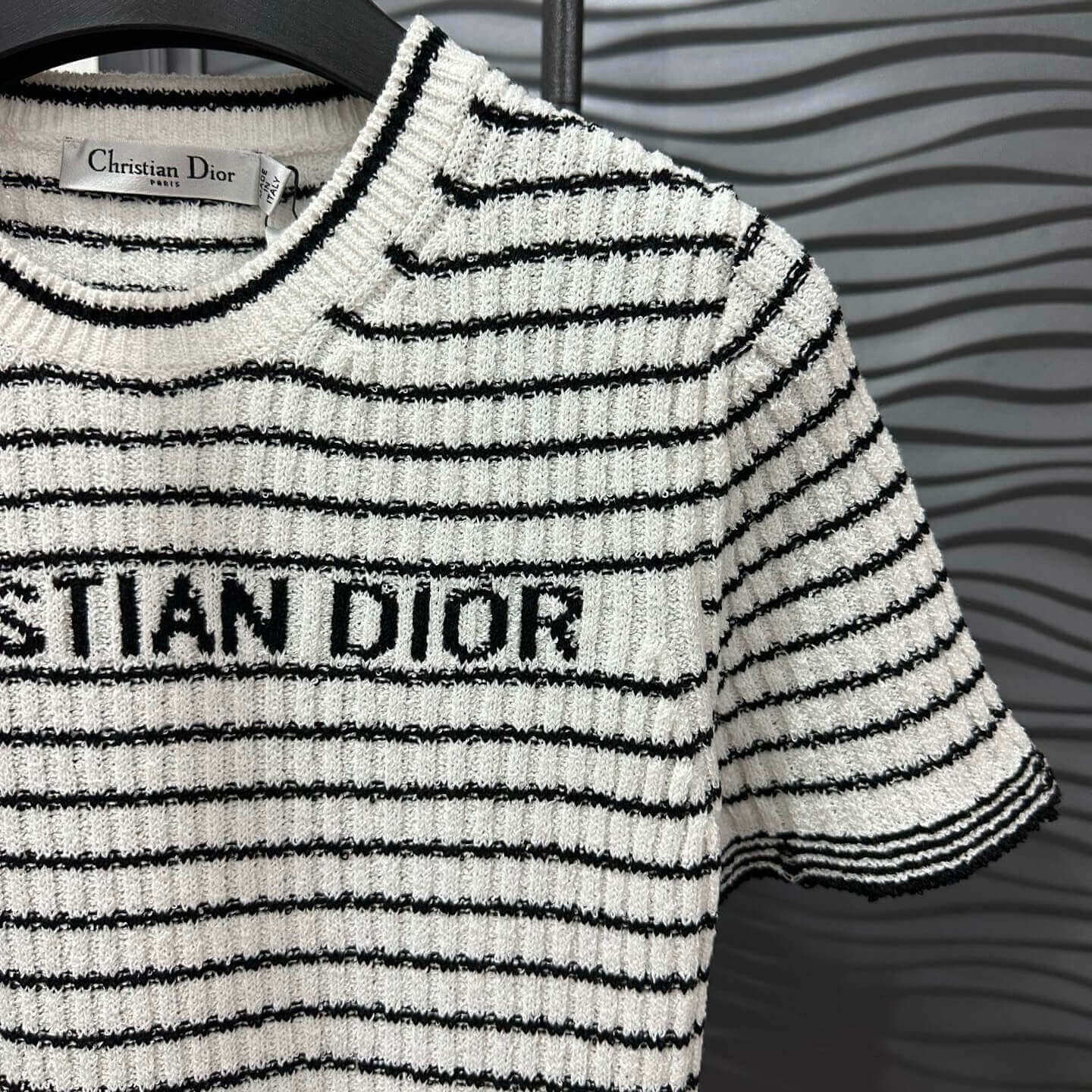 Striped Round-Neck Small Distressed Short Sleeve