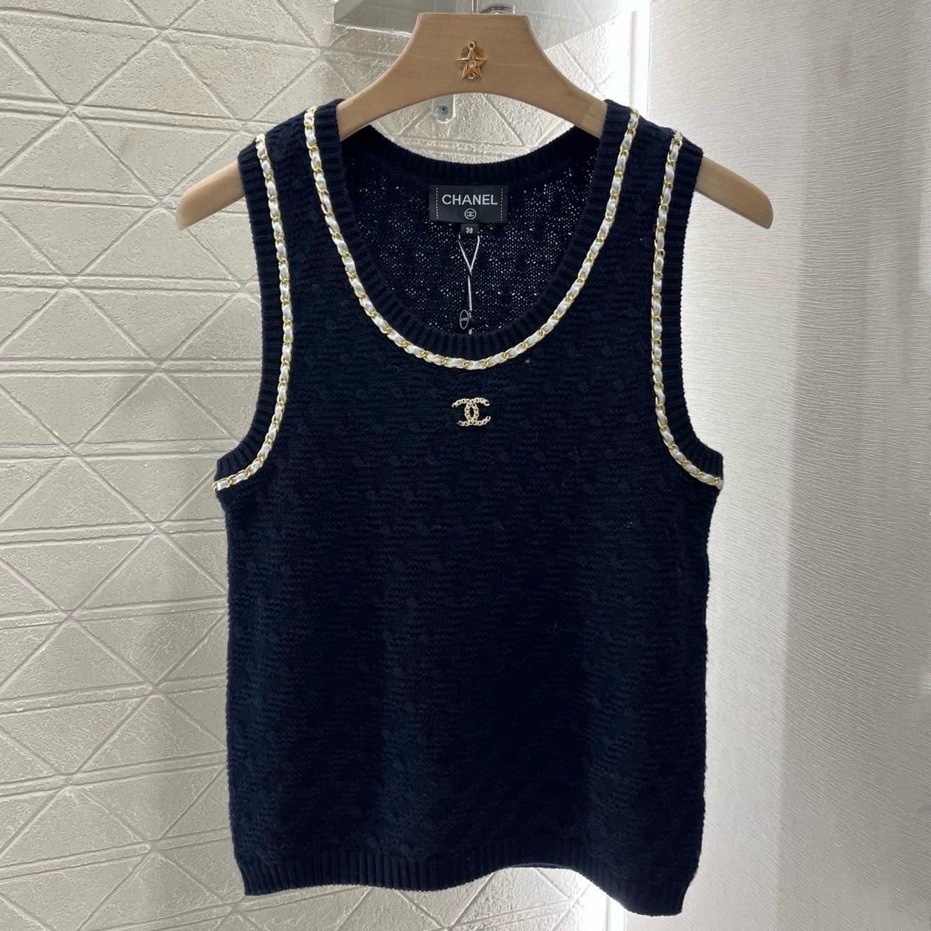 Ribbed Knit Sleeveless Top with Vintage Chain Edging
