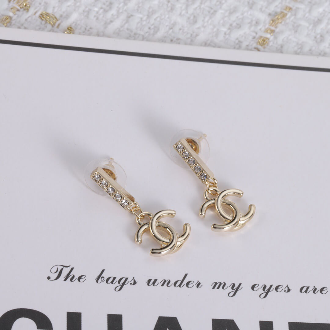 Fashionable Elegant Short Earrings