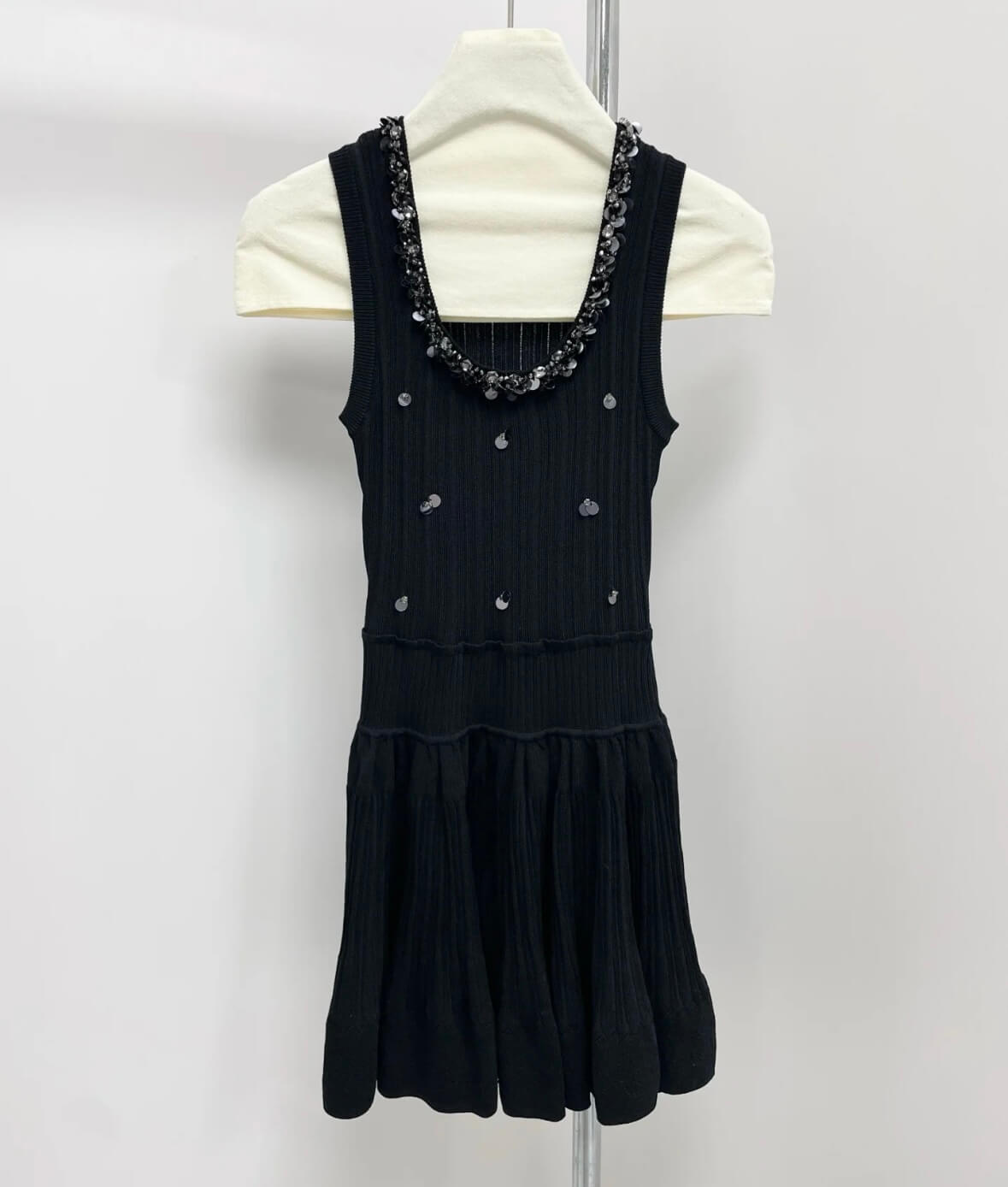 Elegant Sequined Round-Neck Knit Vest Dress