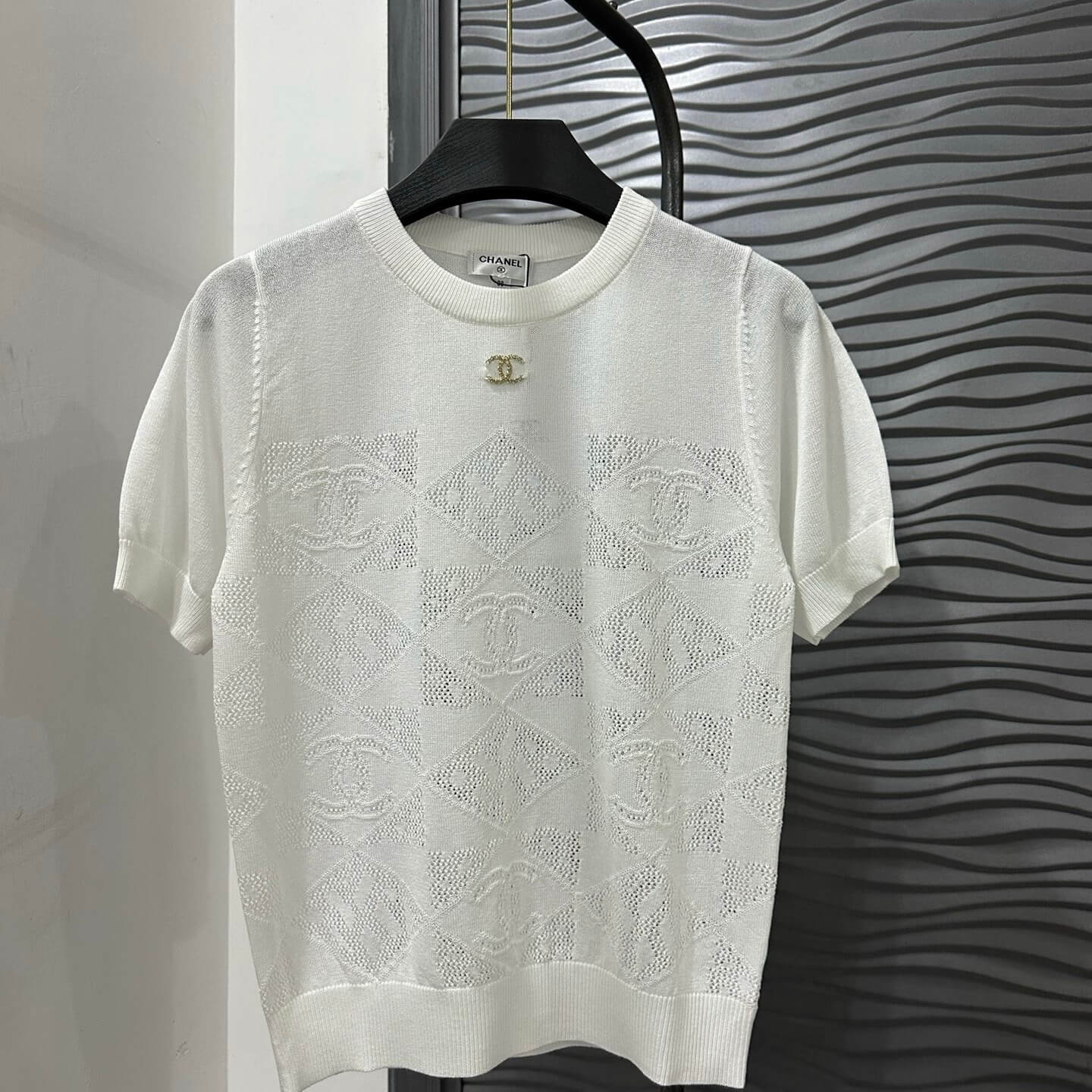 Versatile Diamond Pattern Round-Neck T-Shirt