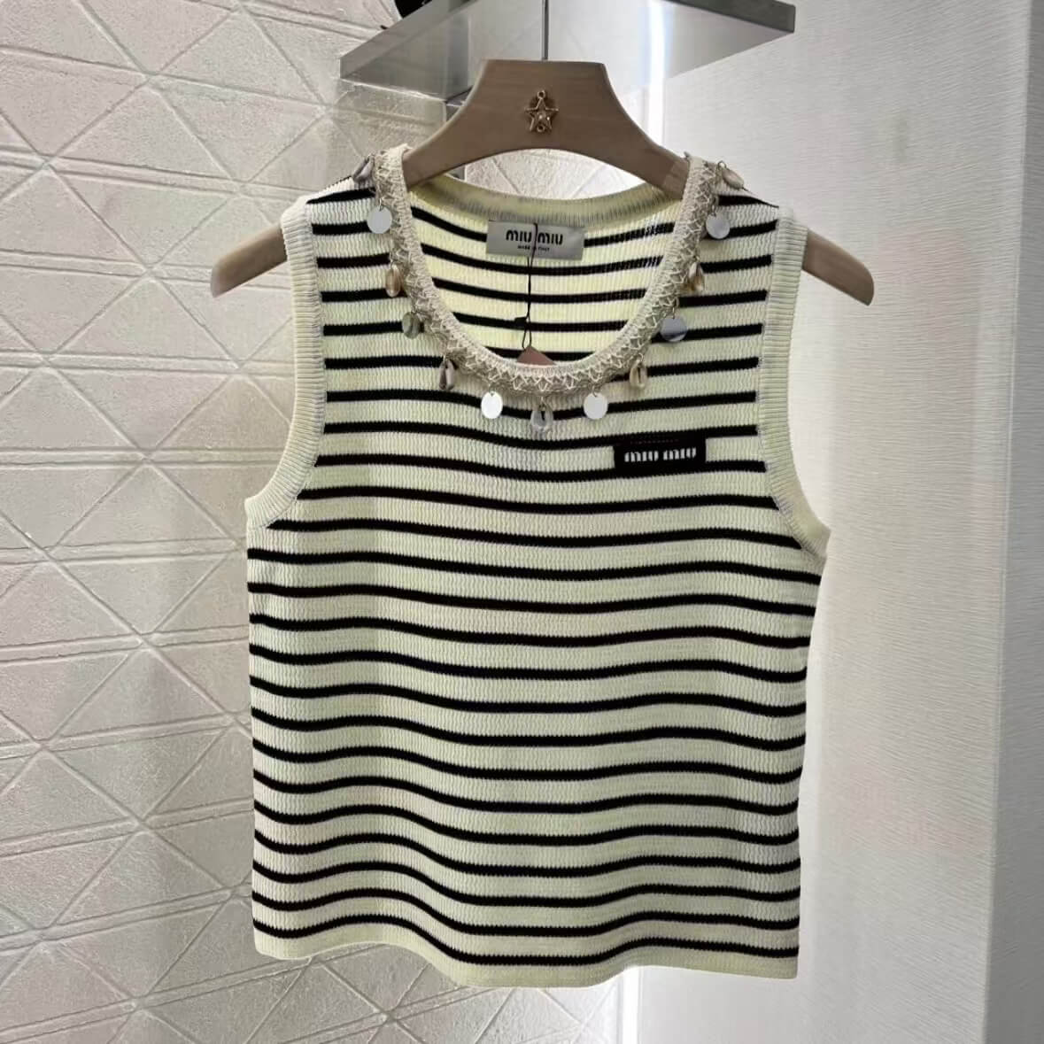 Trendy Pendant Neckline Knit Vest
