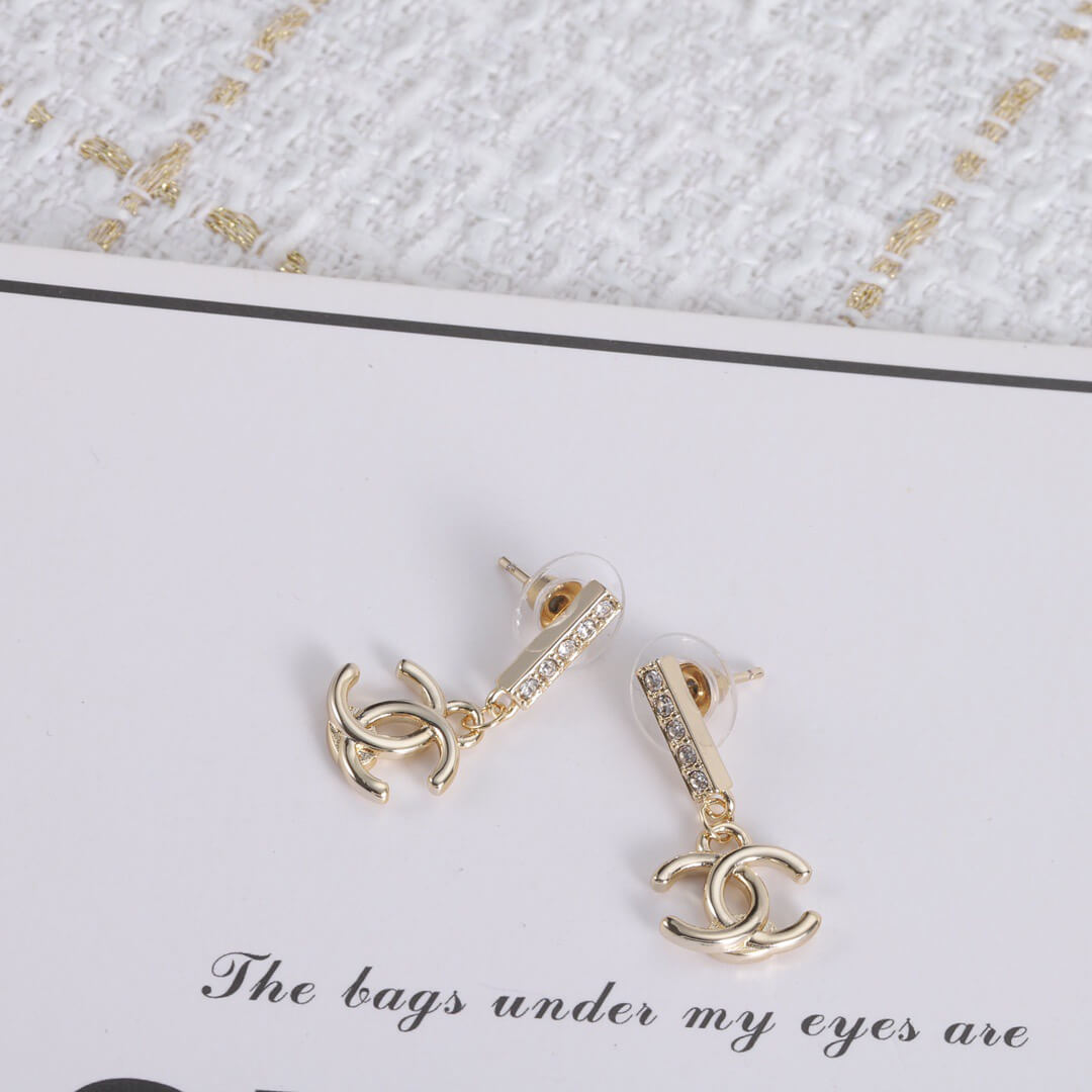 Fashionable Elegant Short Earrings