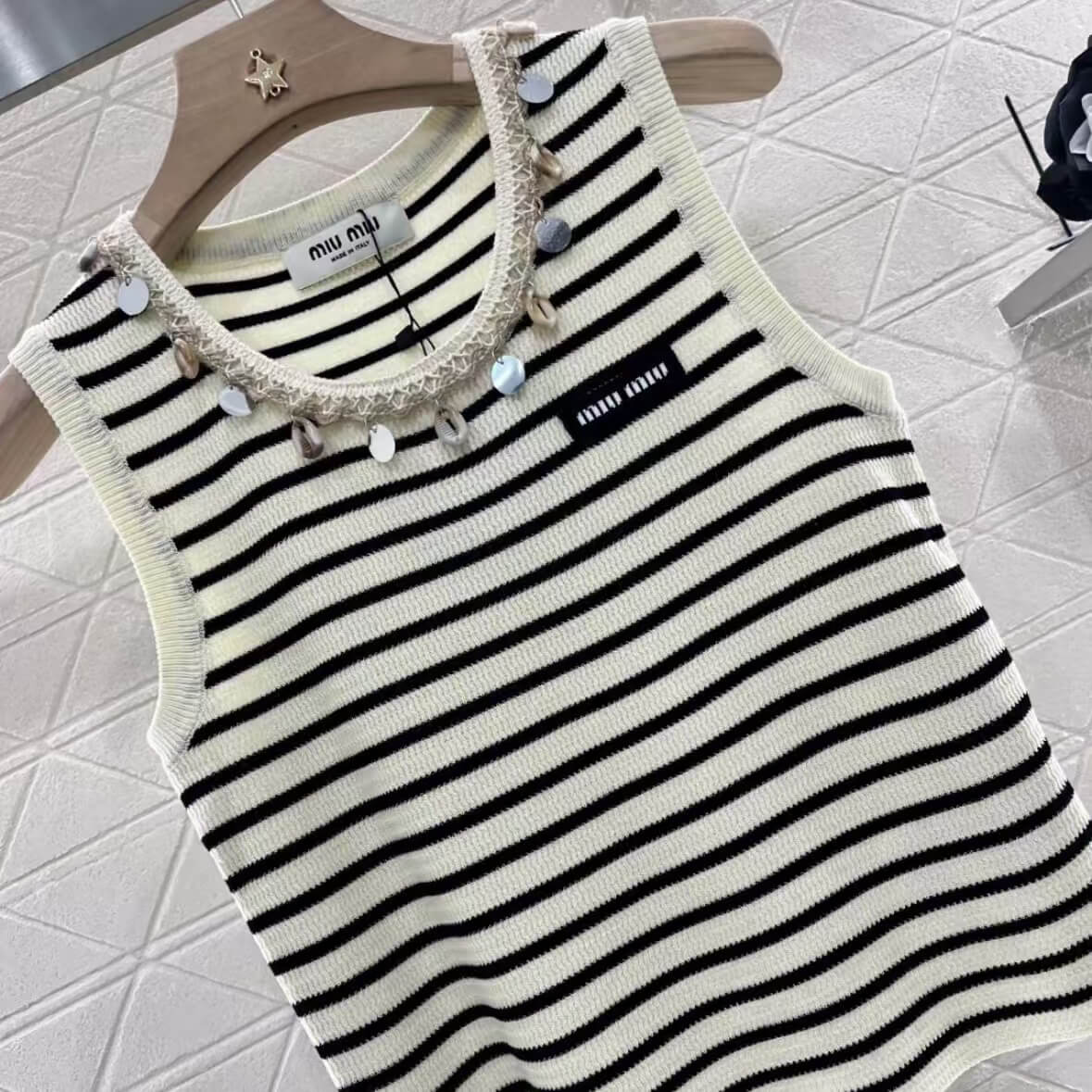 Trendy Pendant Neckline Knit Vest