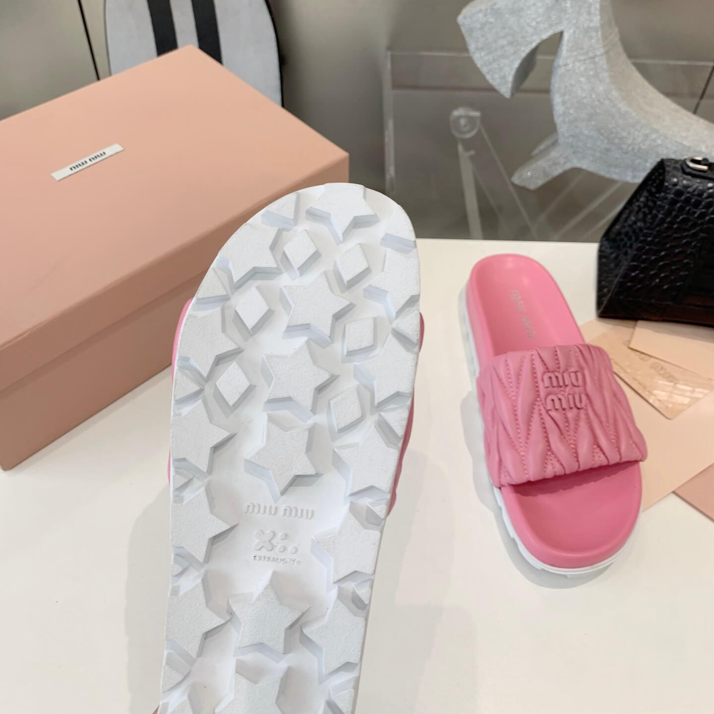 Fashionable Crinkled Lambskin Sandals