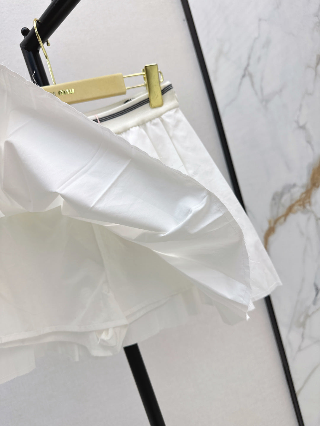Contrast Ribbed Waist Pleated Mini Skirt