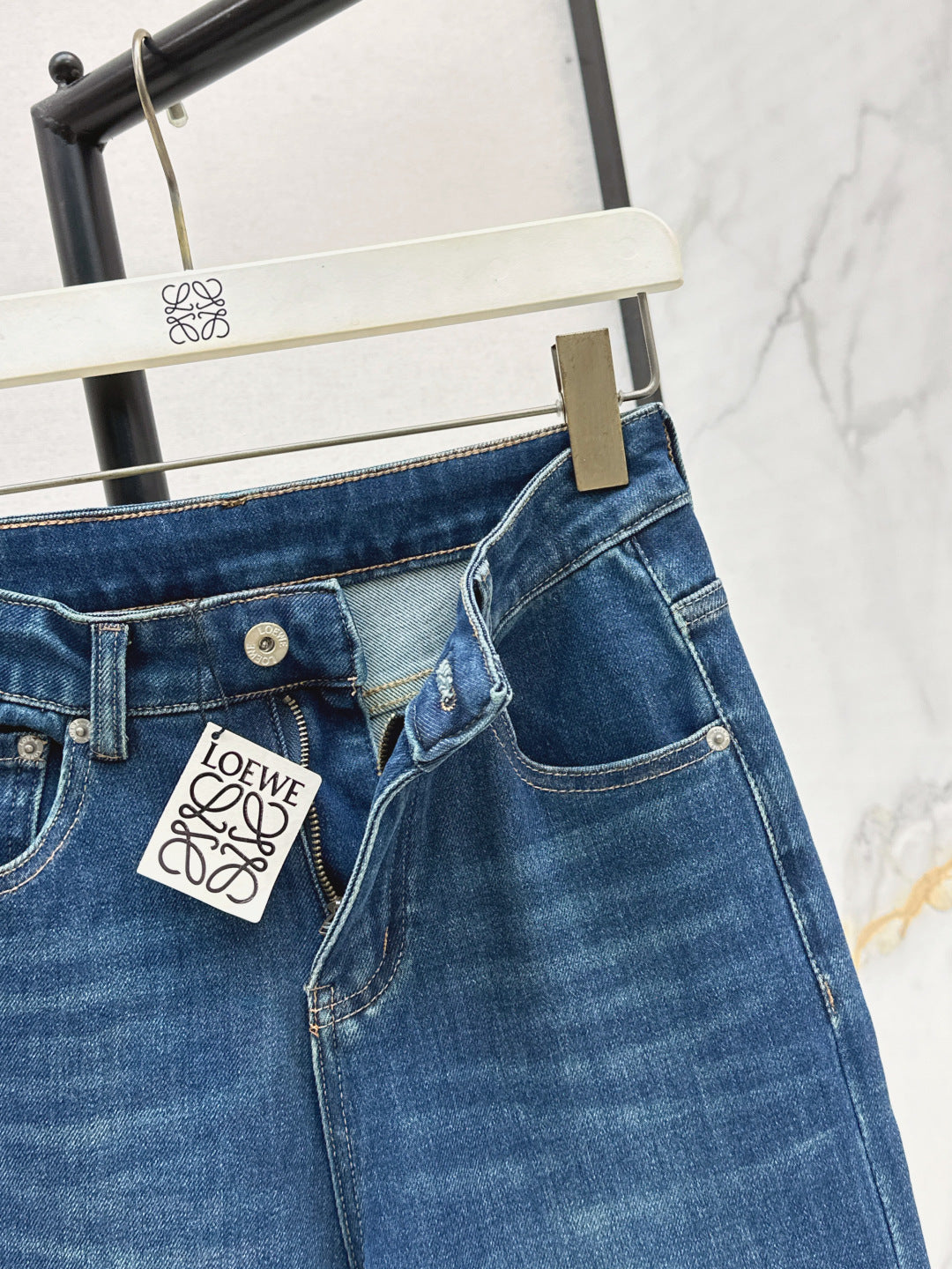 Versatile Minimalist Straight-Leg Denim Jeans