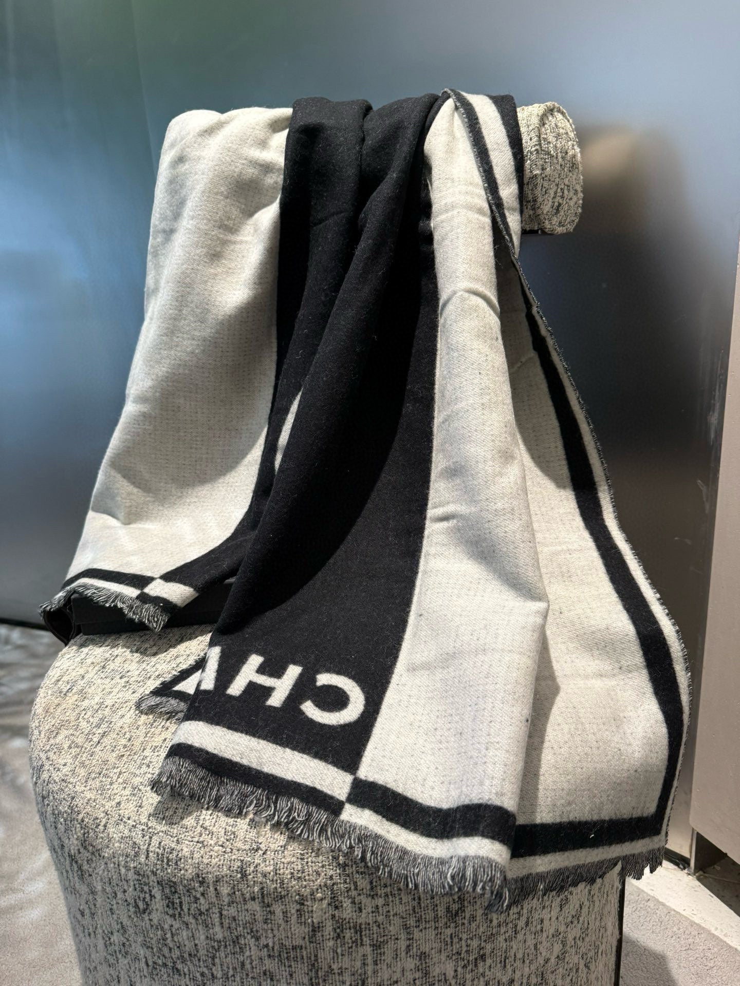 Soft Knit Two-Tone Edge Scarf