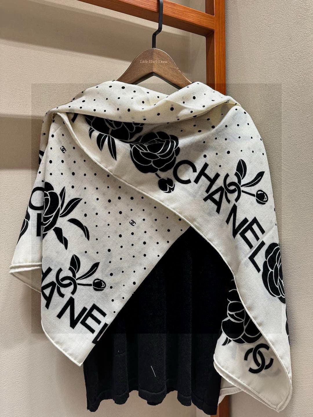 Classic Dot & Blossom Edge Silky Scarf