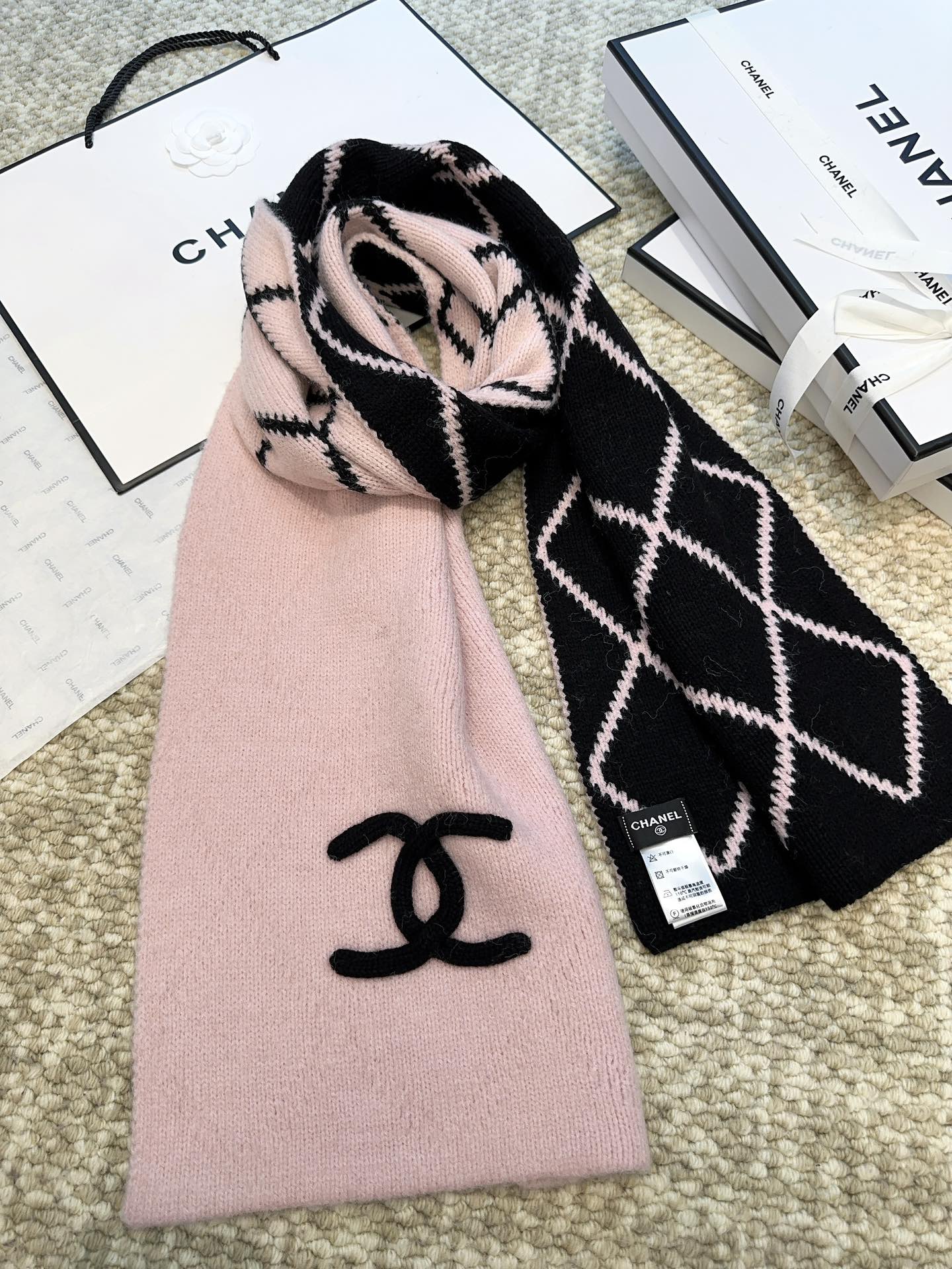Classic Dual-Color Checkered Scarf