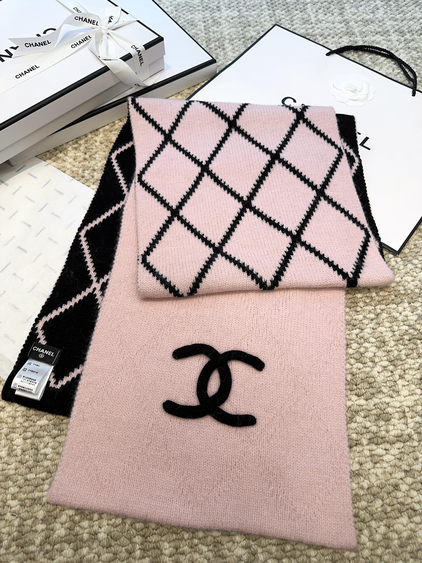Classic Dual-Color Checkered Scarf