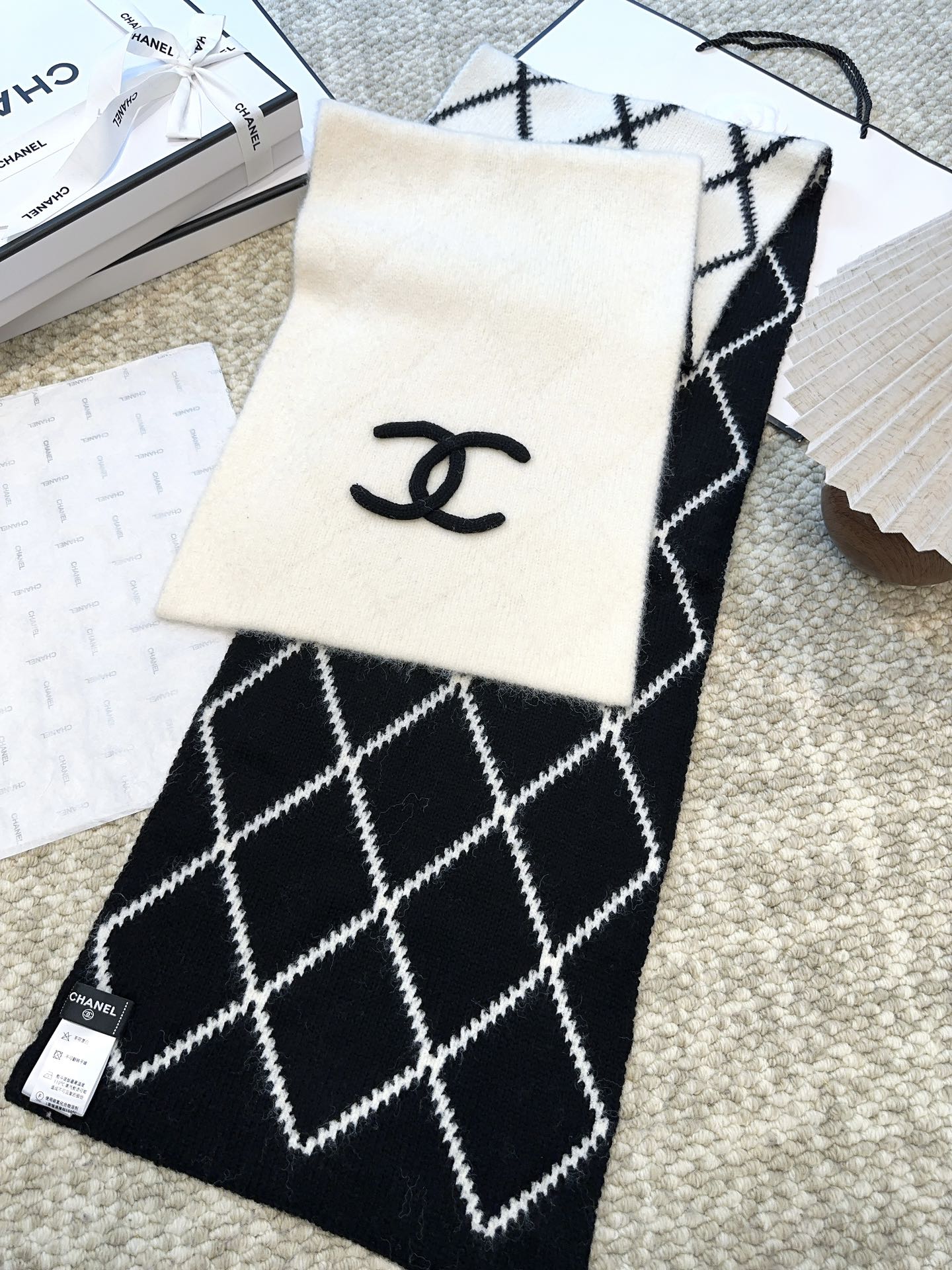 Classic Dual-Color Checkered Scarf