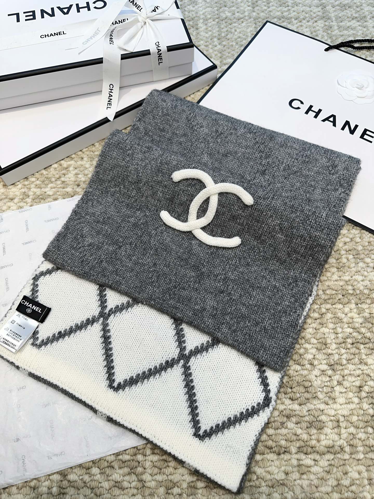 Classic Dual-Color Checkered Scarf
