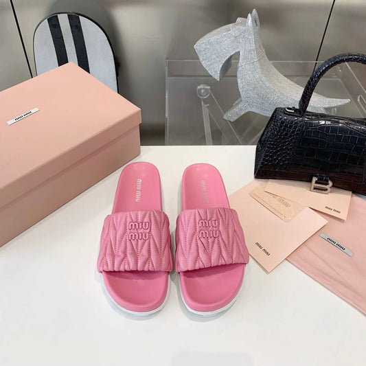 Fashionable Crinkled Lambskin Sandals