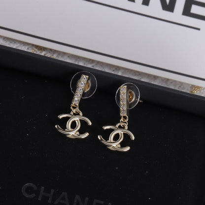 Fashionable Elegant Short Earrings