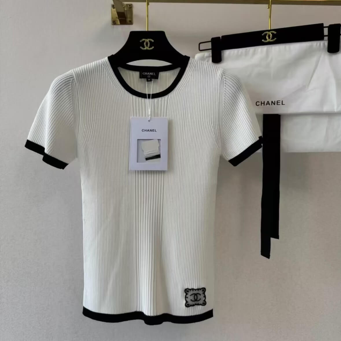Classic 3D Lace Embroidered Knit Short Sleeve
