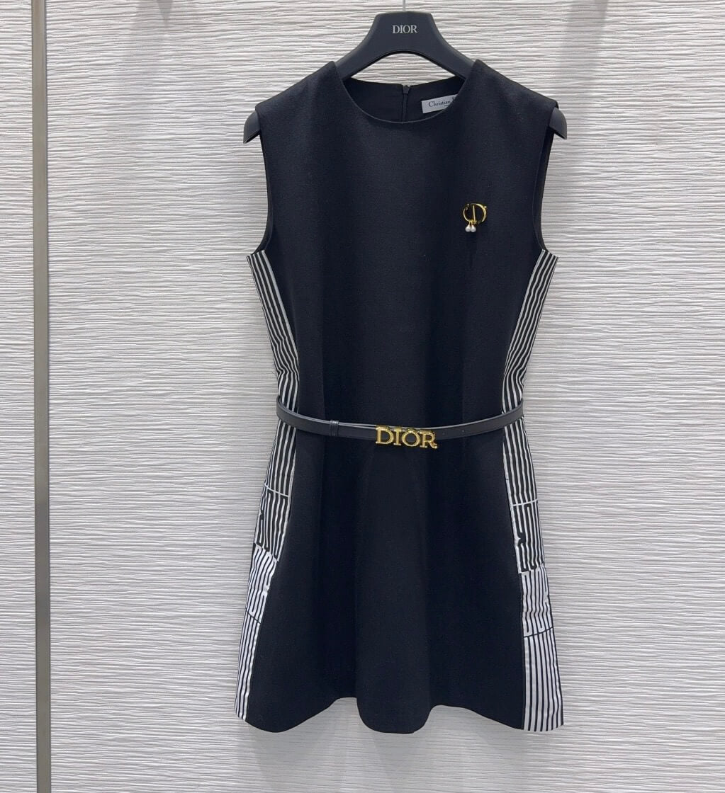 Classic Solid Color Side Lettering Slip Dress