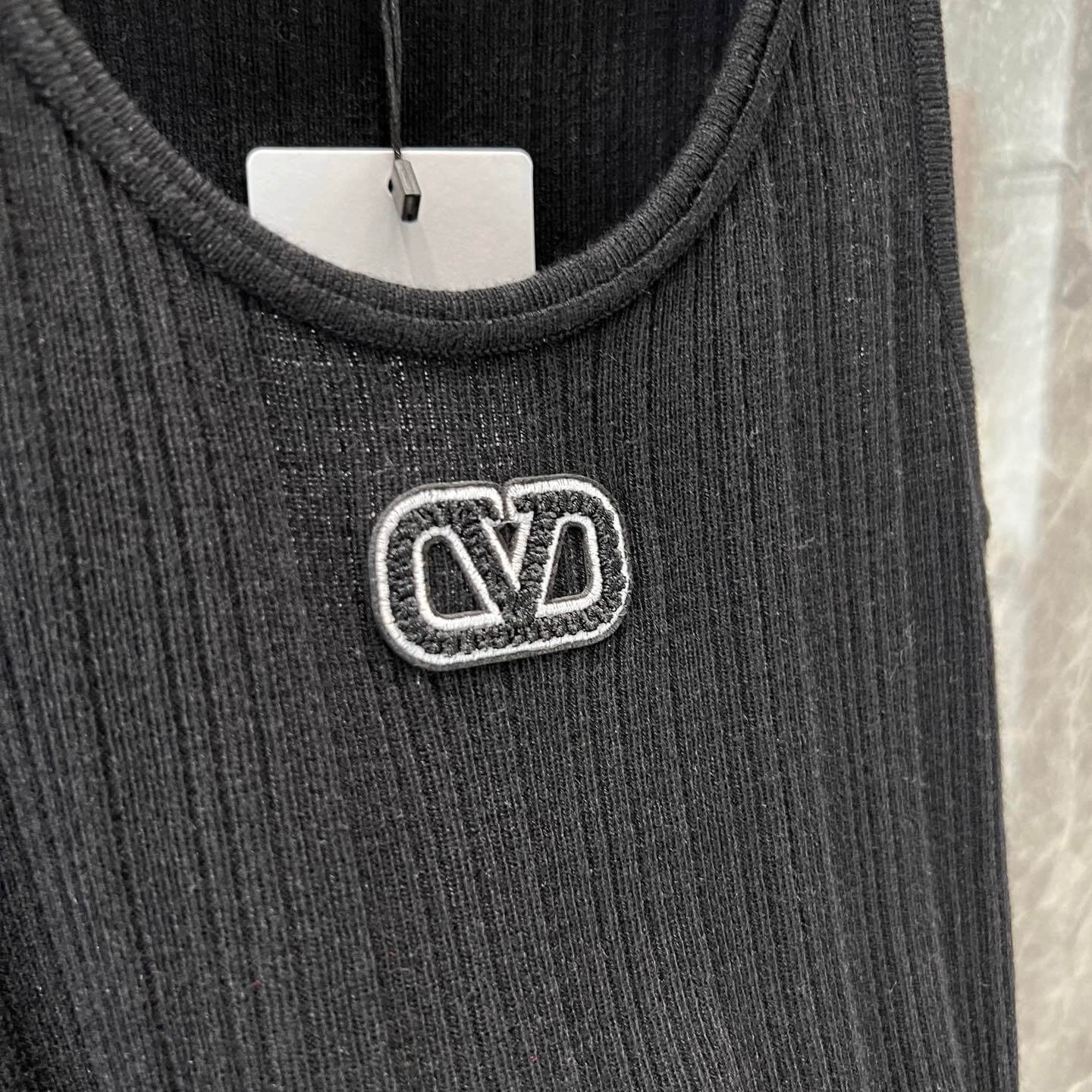 Minimalist 3D Letter-Printed U-Neck Vest