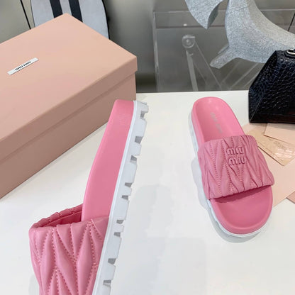 Fashionable Crinkled Lambskin Sandals