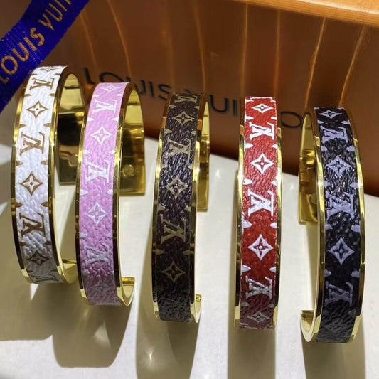 Classic Gold-Frame Leather Bangle