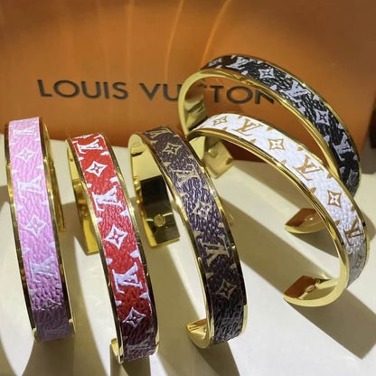 Classic Gold-Frame Leather Bangle