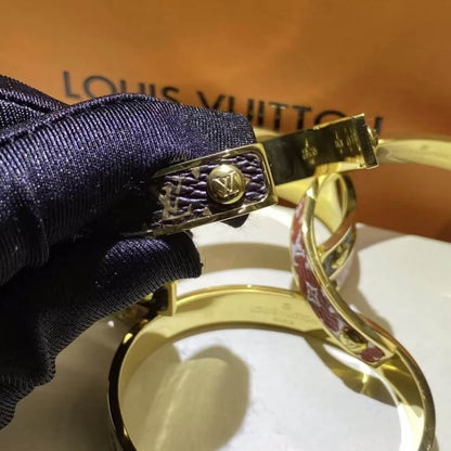 Classic Gold-Frame Leather Bangle