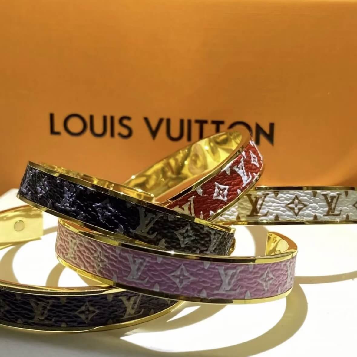 Classic Gold-Frame Leather Bangle