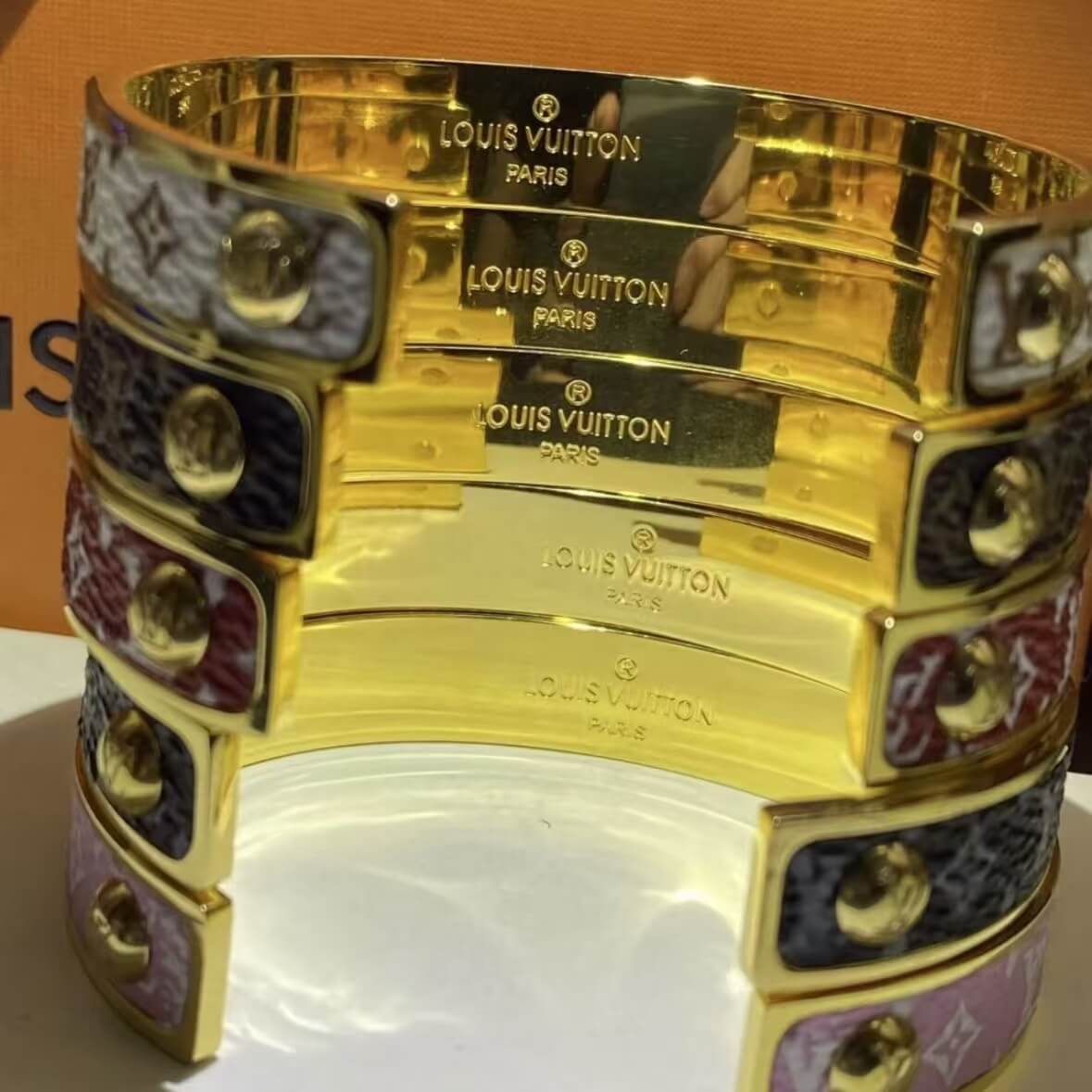 Classic Gold-Frame Leather Bangle