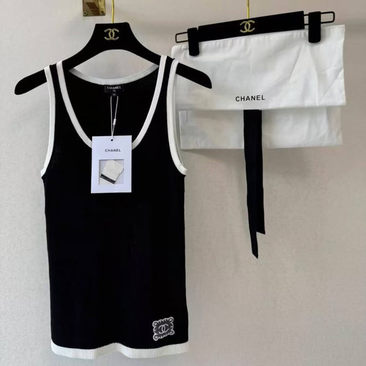 Color-Trimmed U-Neck Vest