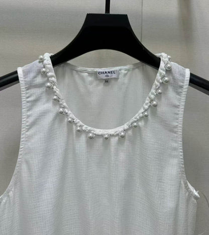 Classic Minimalist Pearl-Embellished Neckline Vest