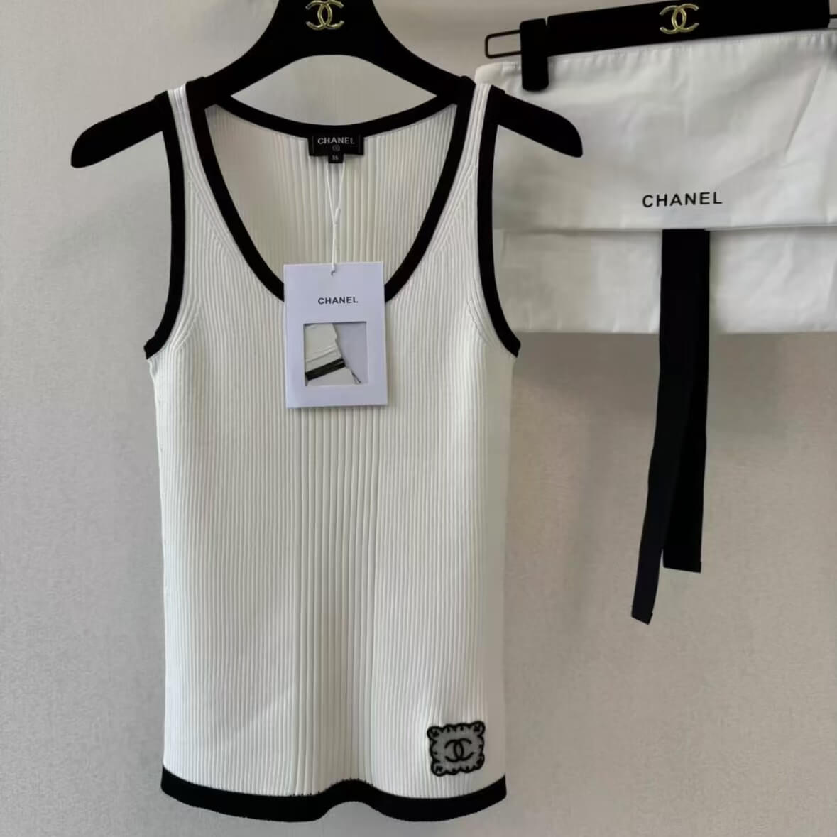 Color-Trimmed U-Neck Vest