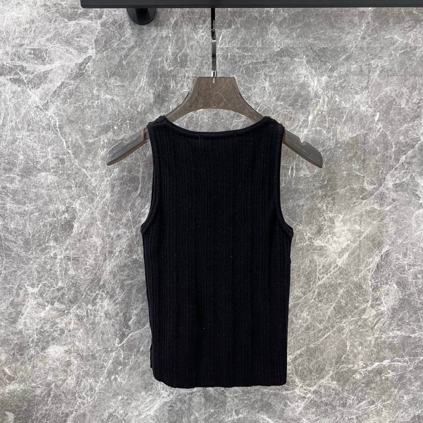 Minimalist 3D Letter-Printed U-Neck Vest
