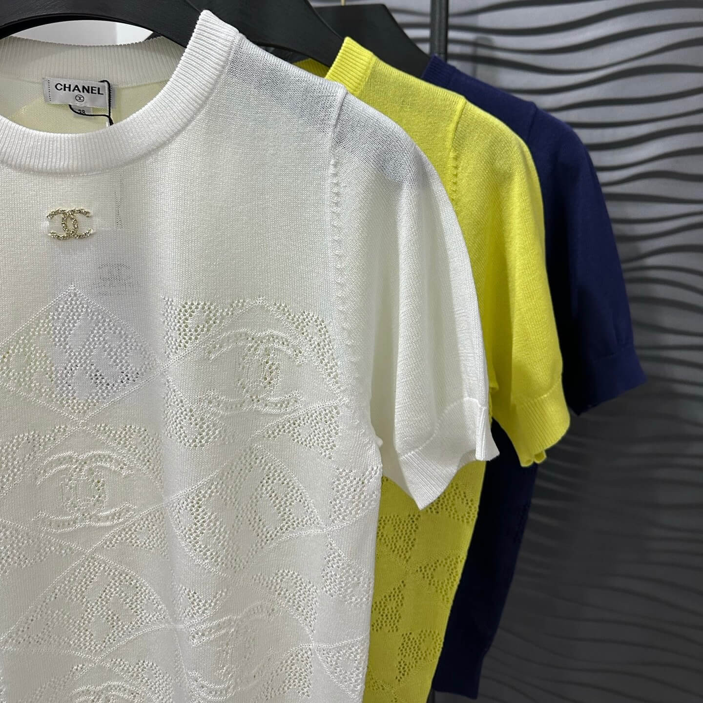 Versatile Diamond Pattern Round-Neck T-Shirt