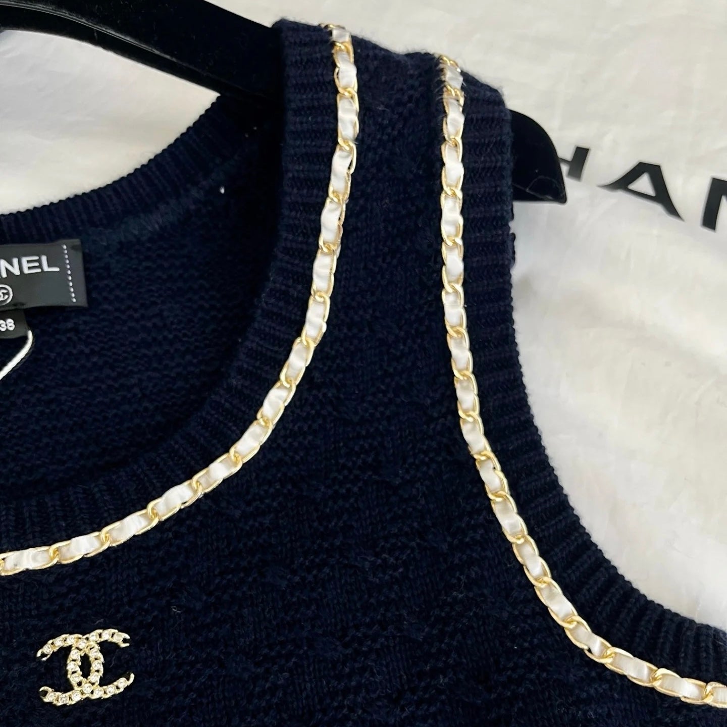 Ribbed Knit Sleeveless Top with Vintage Chain Edging