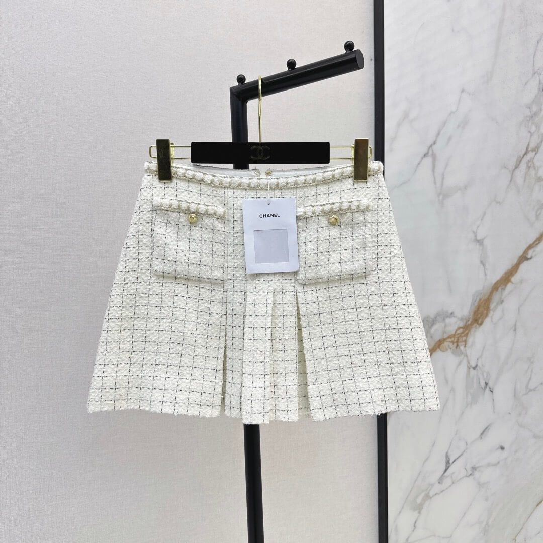 Classic Elegant Cropped Knit Top & Skirt Set