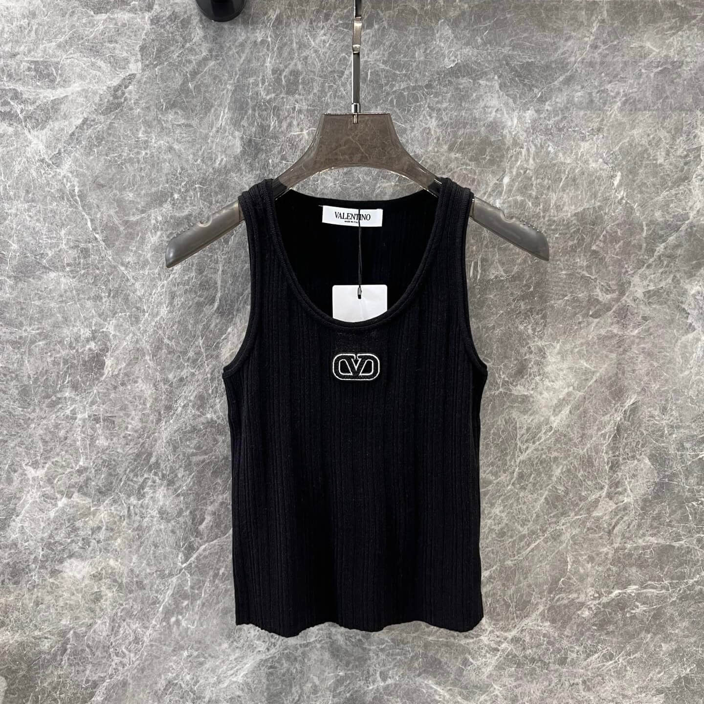 Minimalist 3D Letter-Printed U-Neck Vest