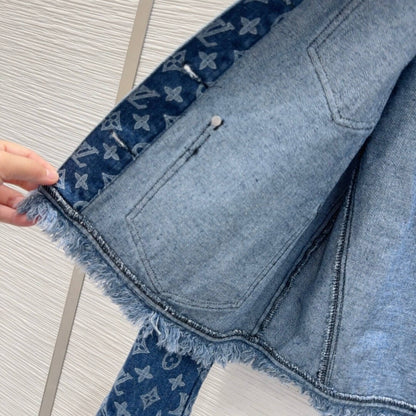Stylish & Chic Denim Jacket with Subtle Fringe Hem