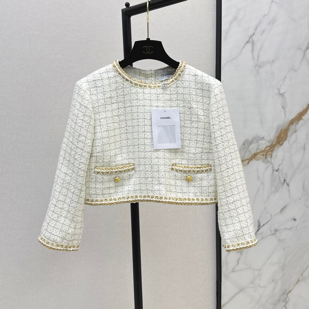 Classic Elegant Cropped Knit Top & Skirt Set