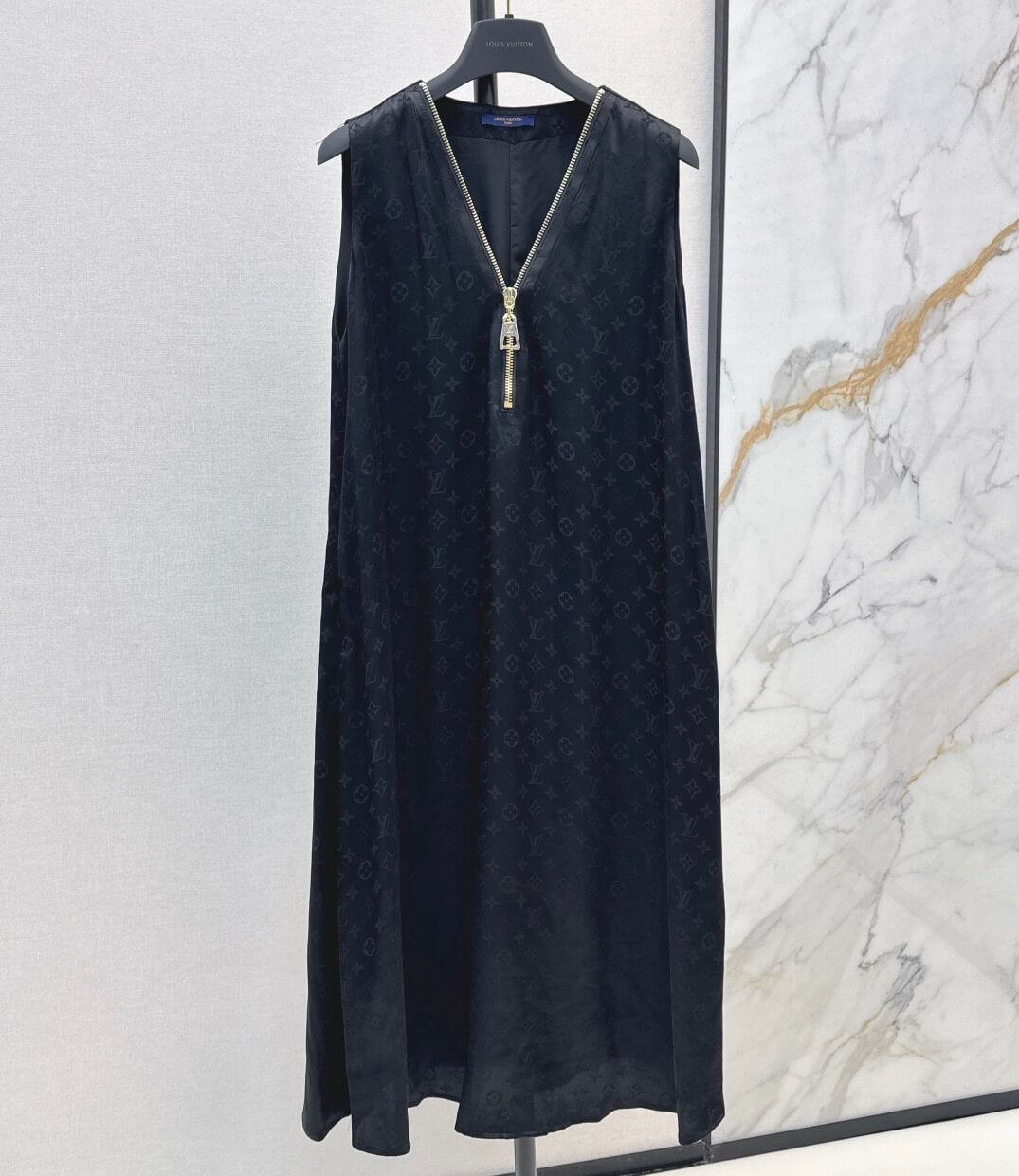 Retro-Chic V-Neck Zip Sleeveless Dress