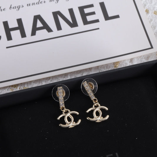 Fashionable Elegant Short Earrings
