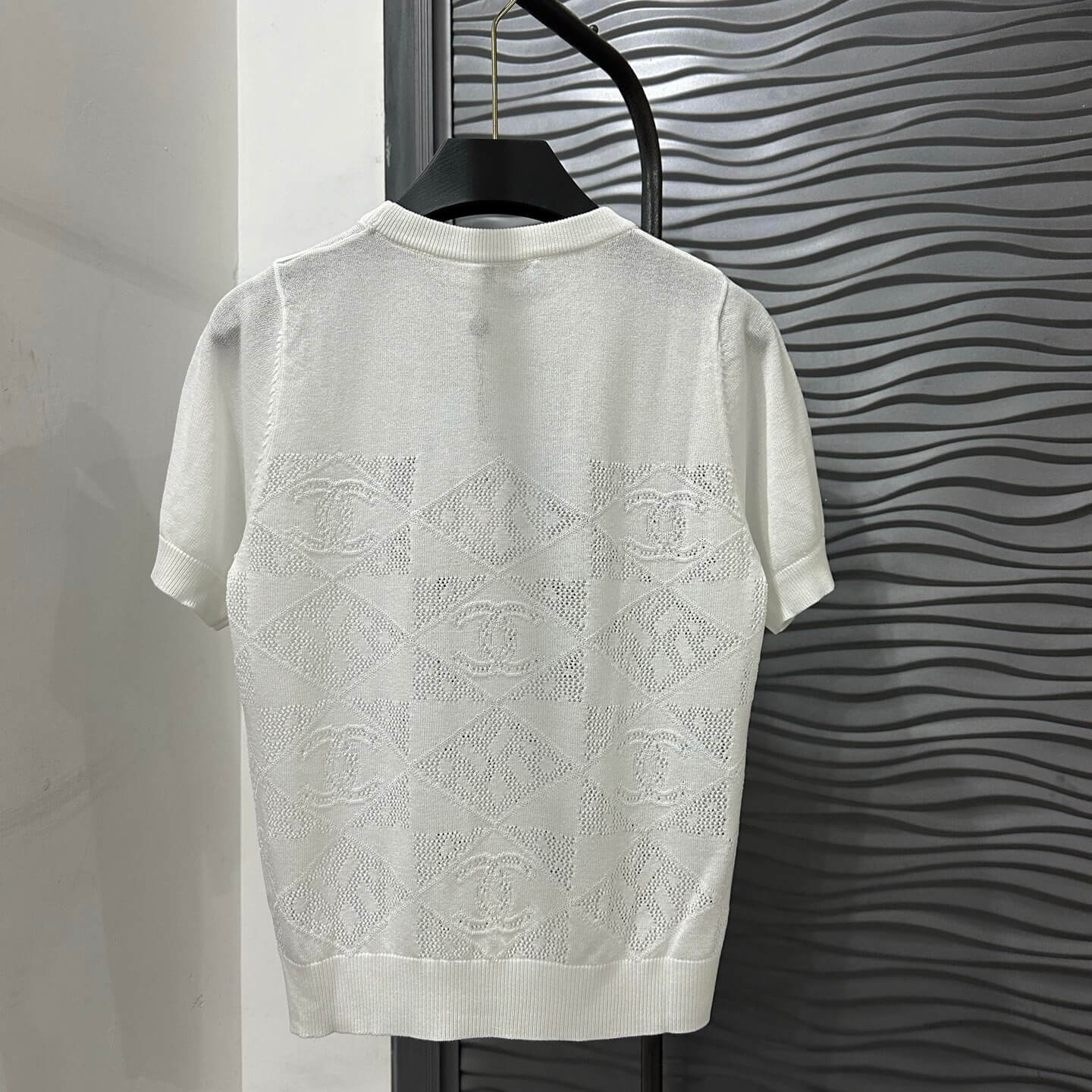 Versatile Diamond Pattern Round-Neck T-Shirt