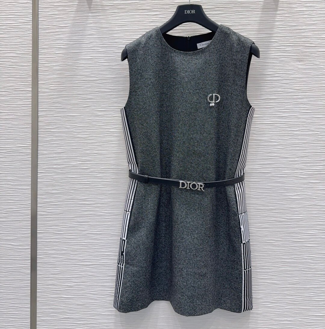 Classic Solid Color Side Lettering Slip Dress