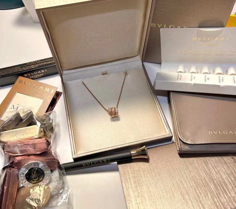 Snake-shaped Full Diamond Necklace