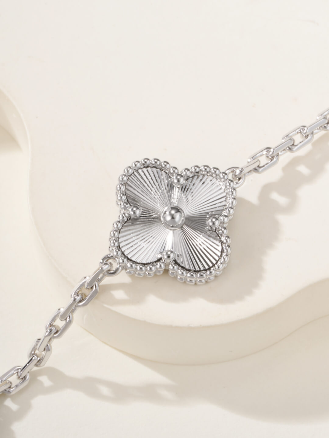 Trendy Blue Floral Link Bracelet