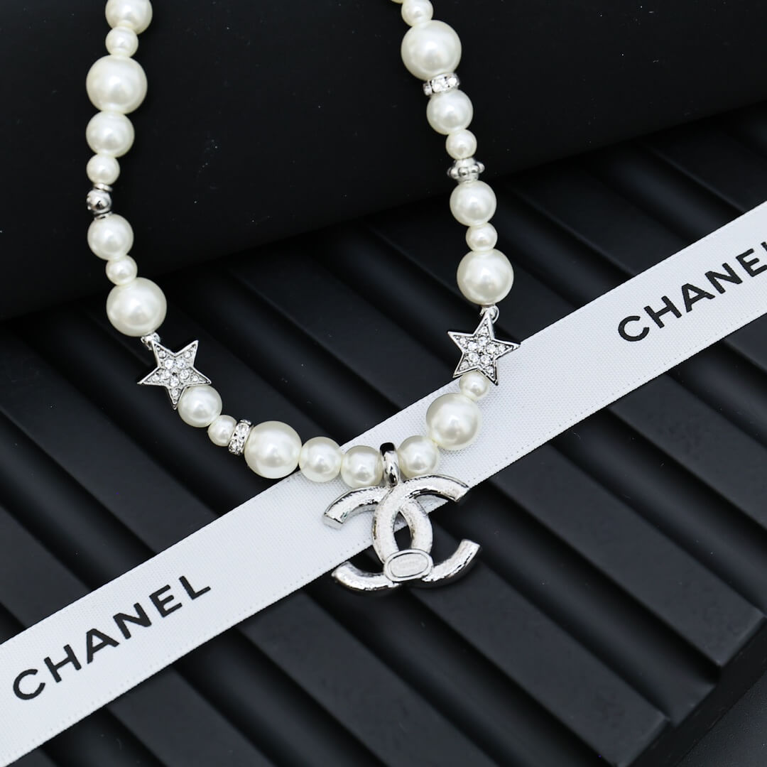 Glamorous Star Pearl Necklace