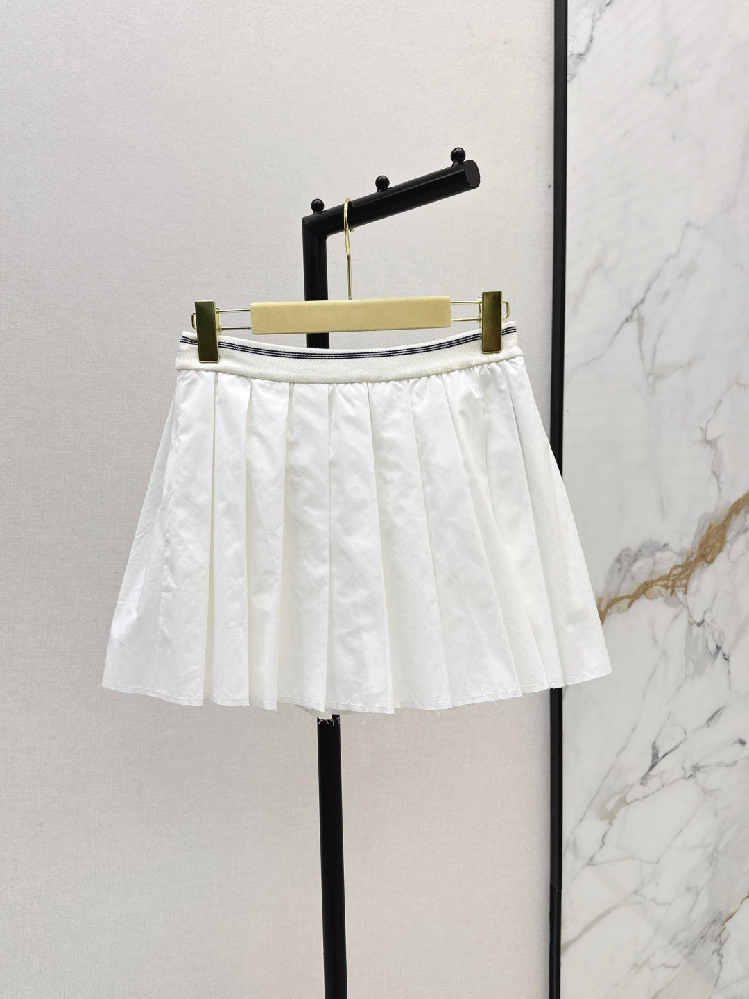 Contrast Ribbed Waist Pleated Mini Skirt