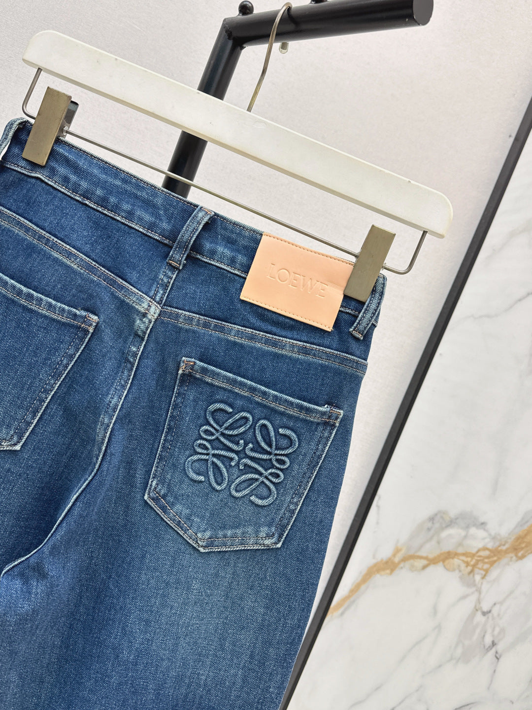 Versatile Minimalist Straight-Leg Denim Jeans